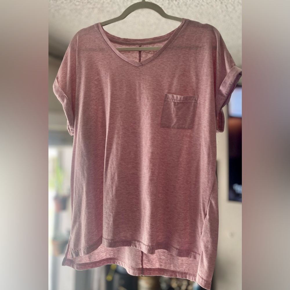 Gloria Vanderbilt cuff sleeved pocket tee